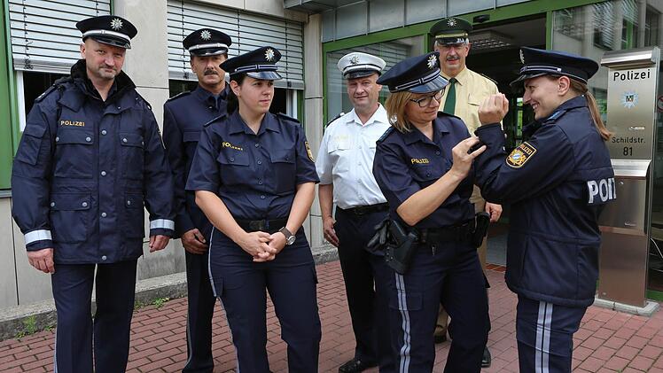 Noch trägt sich die neue Uniform etwas ungewohnt. Foto: Barbara Herbst