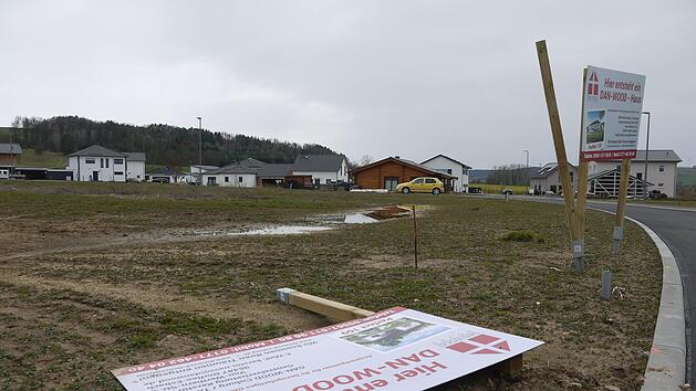 Hier noch, aber danach ist Schluss: Bauherren im "Kapellenfeld II" profitieren noch von der Wohnbauf&ouml;rderung der Gemeinde. Bald wird es aber keine Unterst&uuml;tzung mehr f&uuml;r Neubauprojekte geben.  Foto: Berthold K&ouml;hler