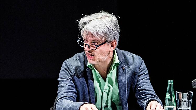 Impressionen vom Coburger Tankred-Dorst-Lesemarathon in der Reithalle: Matthias Straub.Foto: Jochen Berger