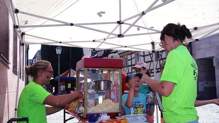 Für alle Kinder gab es Popcorn satt.  Foto: Richard Sänger