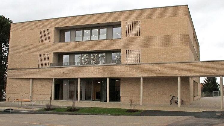 Der Neubau steht oberhalb des Wiwa-Weihers, dort wo der "alte Pavillon" bereits stand. Fotos: Michael Busch