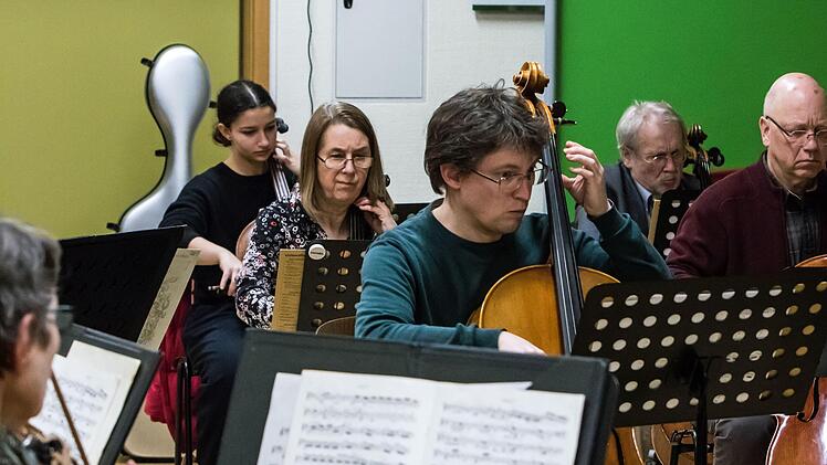 Proben-Impressionen mit dem Orchester der Gesellschaft der Musikfreunde NeustadtFoto: Jochen Berger