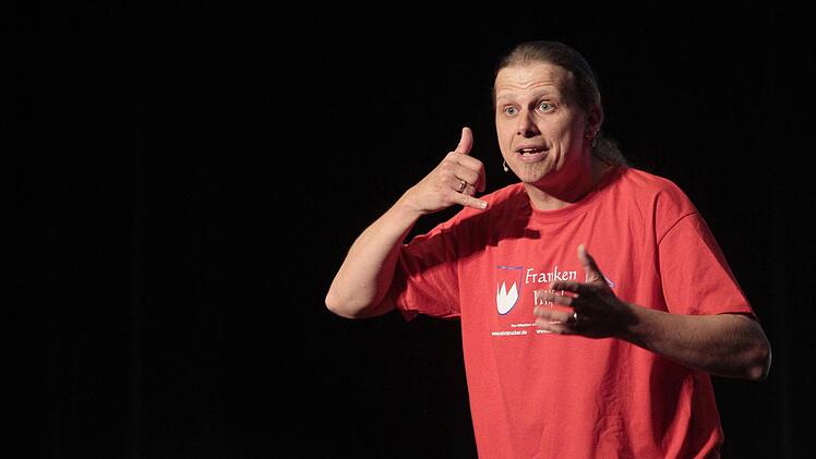 Stefan Eichner alias "Das Eich" berichtete unter anderem von seiner Zivi-Zeit am Klinikum Foto: Jochen Nützel