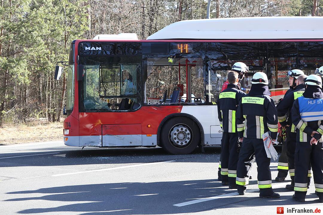 Tödlicher Unfall in Nürnberg: Motorrad kollidiert mit Linienbus