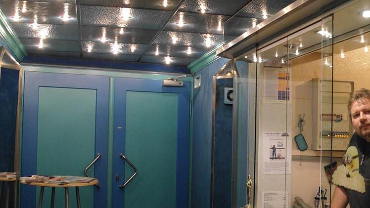 Solange kein konkretes Konzept zur Weiterführung des Kinos vorliegt, bleiben die Türen der Rhönlichtspiele verschlossen.