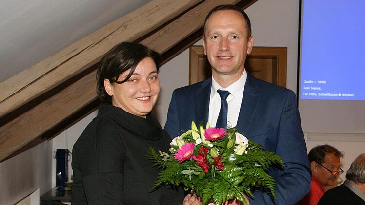 Neue Leiterin der Grundschule Eltmann ist Jutta Aumüller. Bürgermeister Michael Ziegler gratulierte ihr zu dieser Berufung.