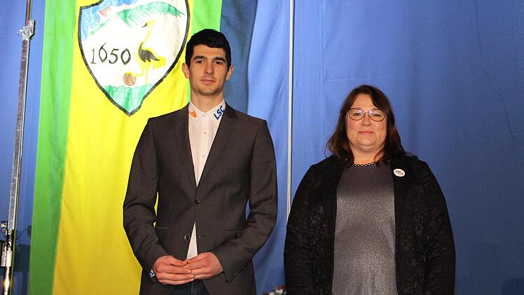 Marco Kürzdörfer heimste für den LSC Höchstadt viele Titel ein, unter anderem auch zwei erste Plätze bei bayerischen Meisterschaften und weitere in der Staffel. Er und die Zweite Vorsitzende des LSC, Regina Toifl, nahmen die Auszeichnungen für die LSC-Sportler entgegen.Evi Seeger