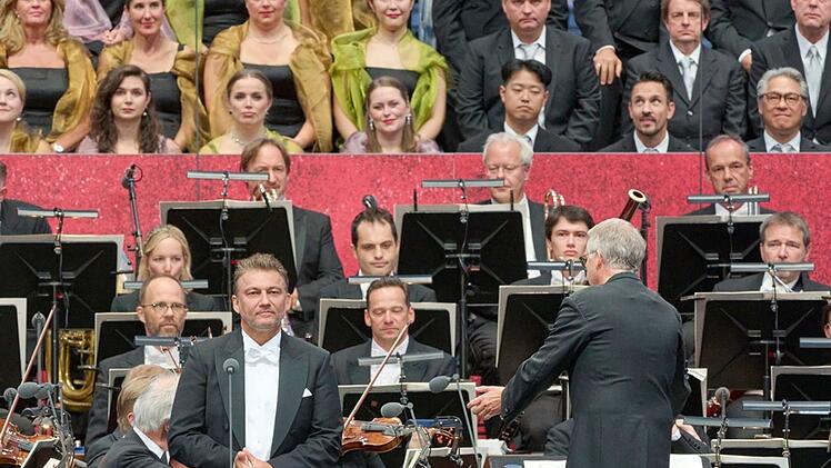 Jonas Kaufmann singt beim Open-Air der Wiener Staatsoper "Und es leuchten die Sterne".