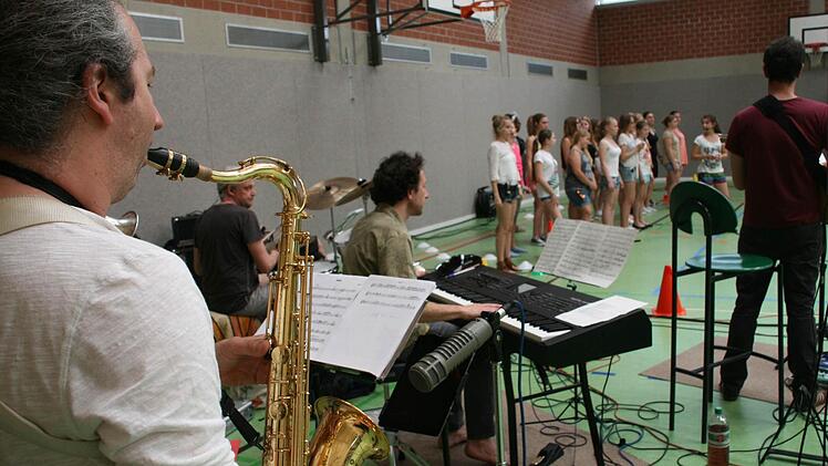 Die Band setzt sich aus Profimusikern zusammen. Foto: Röllinger