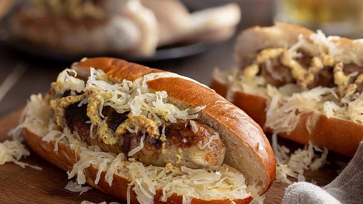 bratwurst-sauerkraut-broetchen.jpg