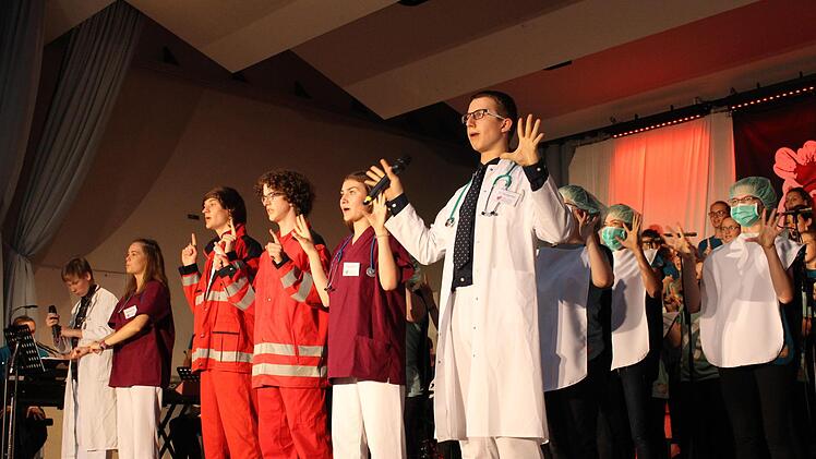 Was die Darsteller im Musical "Herzschlag" in der Ebrachtalhalle Wachenroth auf die Bühne brachte, hat das Publikum überzeugt.  Evi Seeger