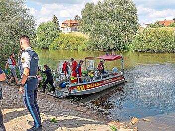 Das DLRG-Boot im Einsatz am Main.News5/Merzbacher