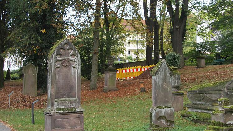Während der Dreharbeiten für den Film "The happy prince" ist schauen und fotografieren verboten. Foto: Sonny Adam