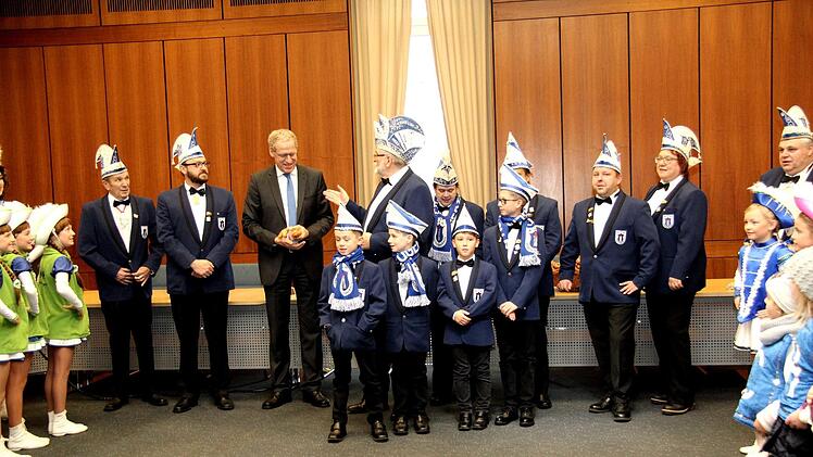 Impressionen vom Herzogenauracher Rathaussturm  Richard Sänger