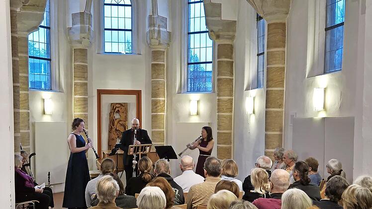 Beim Konzert in St. Gereon Forchheim sorgten Sayaka Schmuck, Viviana Rieke und Krist&oacute;f D&ouml;m&ouml;t&ouml;r f&uuml;r ein ungewohntes H&ouml;rerlebnis.