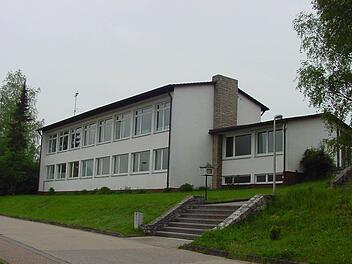 In der alten Grundschule von Ermershausen sollen sieben Wohnungen entstehen. Foto: Gerhard Schmidt