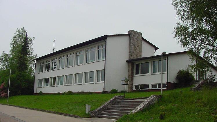 In der alten Grundschule von Ermershausen sollen sieben Wohnungen entstehen. Foto: Gerhard Schmidt
