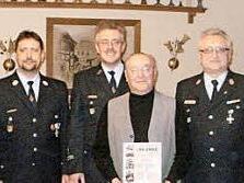 Für 60 Jahre Vereinszugehörigkeit wurde Alfred Schardt geehrt (v.l.): stv. Kommandant Andre Gagel, Kommandant Holger Knab, 2. Vorsitzender Markus Witzgall, Alfred Schardt, Vorsitzender Uwe Knab, 2. Bürgermeister Dirk Rosenbauer.  Foto: Klaus Gagel