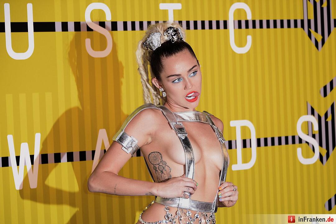 Red Carpet - MTV Video Music Awards 2015