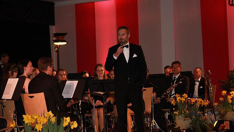 Stefan Lurz in der Abend-Garderobe.