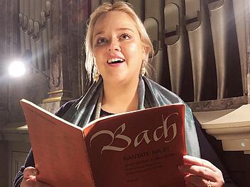 Sopranistin Martina Hümmer bei ihrem Auftritt in Kirchlauter Fotos: Christian Licha