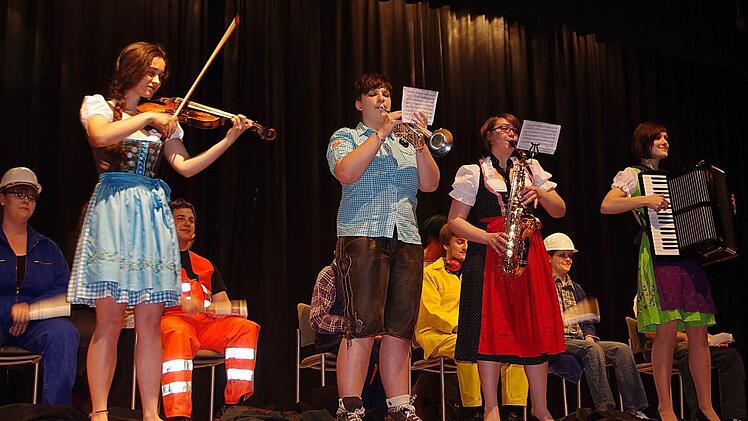Im Projekt der zweiten Klasse im Fach Musik und Bewegung begaben sich die Schüler auf die Suche nach der Verbindung von Sprache, Medien und Musik.