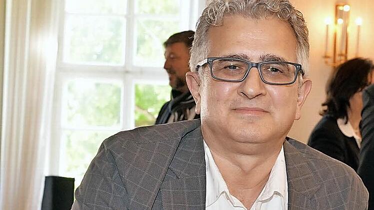 Felix Holland bleibt SPD-Kreisvorsitzender. Miit kritischen Worten bedachte n SPDler den abwesenden Klaus Stieringer.  Archifbild: Ronald Rinklef