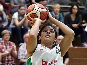 Kurzfristig entscheidet sich, ob Miranda Cantrell nach ihrer Verletzung wieder im Trikot der DJK Brose Bamberg mitmischen kann. Foto: sportpress