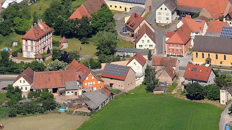 Diese Luftaufnahme von Sambach findet sich im neuen Heimatboten. Foto: Thomas Simon