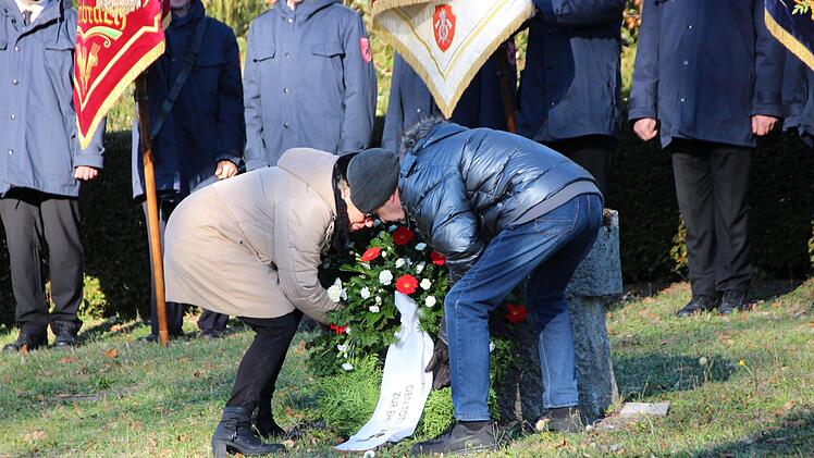 Feierstunde zum Volkstrauertag auf dem Parkfriedhof in Bad Kissingen. Foto: Benedikt Borst
