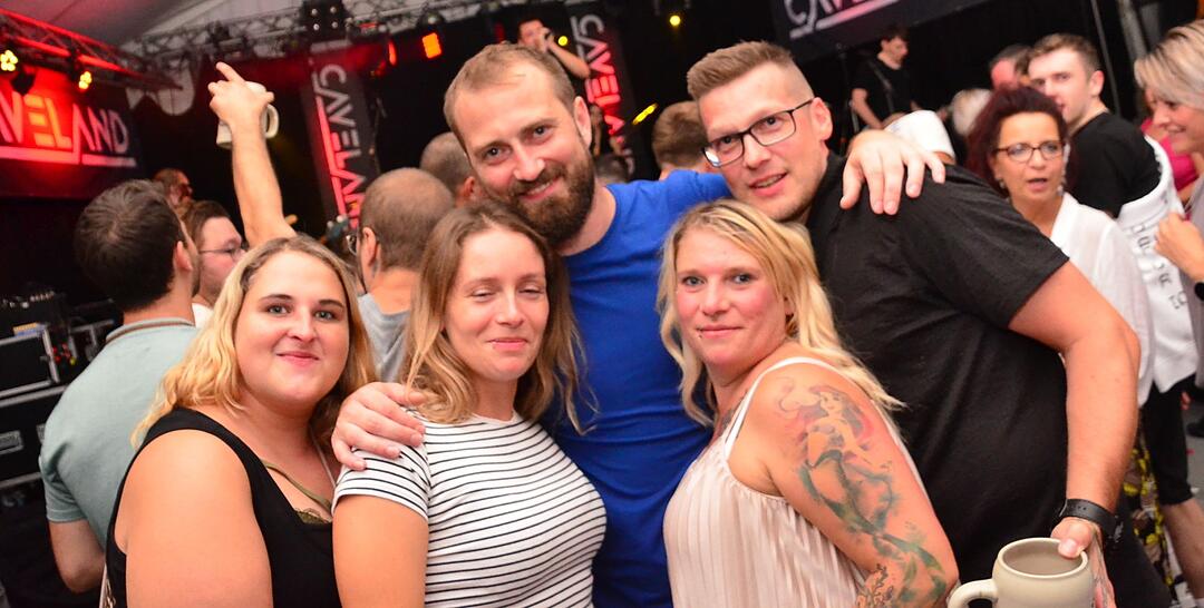 Party mit der Band "CAVELAND"