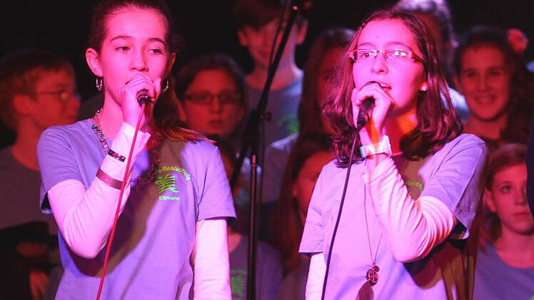Solostücke aus dem Kindermusical "Götterolympiade" präsentierten diese Schülerinnen. Foto: gg