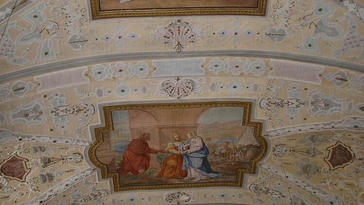 Die kunstvollen Malereien an der Decke der Wallfahrtsbasilika Marienweiher sind noch Originale, die lediglich ausgebessert wurden.