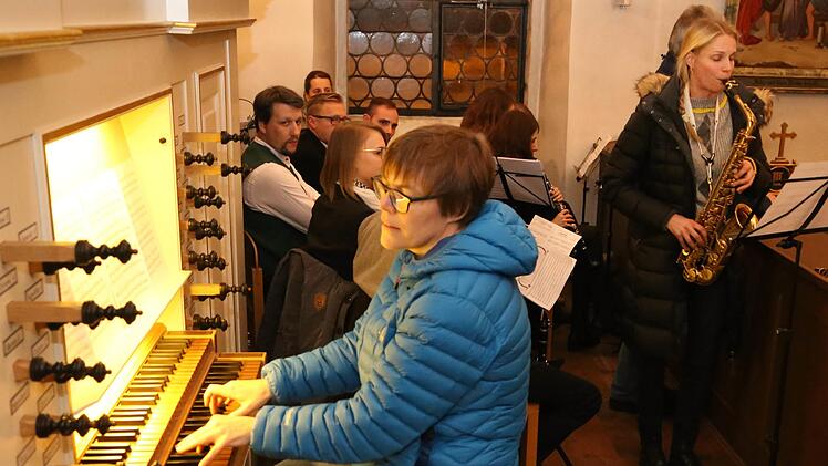 Stephanie Spörl an der Orgel und Marion Andersons am Saxofon Foto: Franz Galster