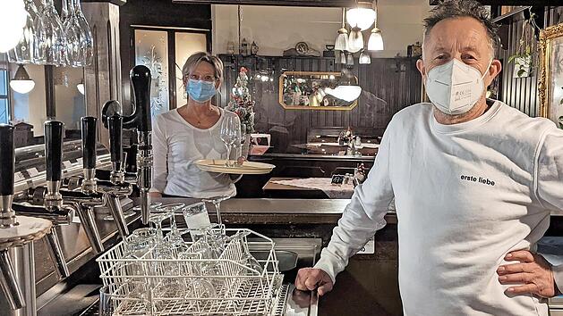Franz und Ute Pansi in ihrem Restaurant. Die vergangenen Monate waren nicht leicht - Besserung ist nicht in Sicht.
