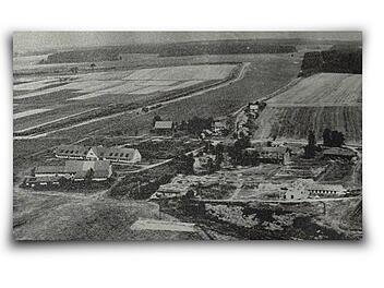 Die Ortschaft Liebau, deren Bewohner 1952 fast alle in den Westen flüchteten, kurz bevor die Lkw zu ihrer Umsiedlung anrollten. Ihr Heimatdorf wurde später geschleift.