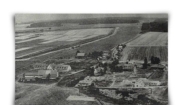 Die Ortschaft Liebau, deren Bewohner 1952 fast alle in den Westen flüchteten, kurz bevor die Lkw zu ihrer Umsiedlung anrollten. Ihr Heimatdorf wurde später geschleift.