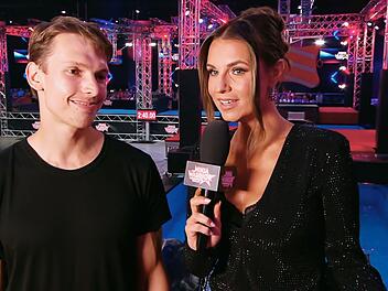 Ninja Warrior germany Finale 1 Große Enttäuschung für alle "Ninja Warrior"-Fans: Ole Janek hatte sich vor dem Finale verletzt und konnte nicht antreten. "Pech gehabt", nahm er seine Absage im Interview mit Laura Wontorra locker. Er zählte zu den ganz großen Favoriten.