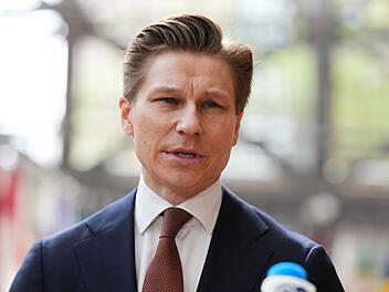 Verteidigungsminister Antti H&auml;kk&auml;nen