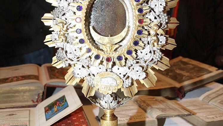 Eine ausgestellte Monstranz