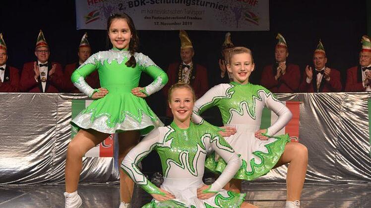 Die Funkenmariechen Jasmina Barbu, Pauline Pager und Hanna Schiller (von links)