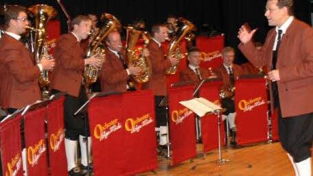 Holger Mück und seine Egerländer Musikanten intonieren aus Leidenschaft und Liebe zur böhmischen und egerländer Blasmusik. Sie bringen Stimmung und gute Laune in Konzertsäle und Festzelte. Foto: K.-H. Hofmann