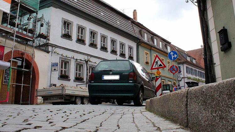 Höhengleich sollen Fahrbahnbelag und Gehsteig in Zukunft werden.