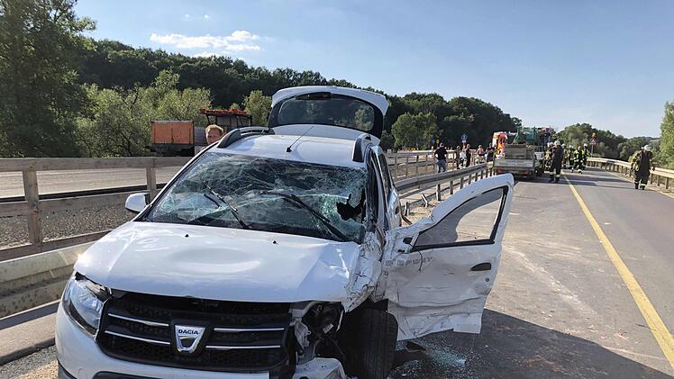 Auf der B279 bei Baunach (Landkreis Bamberg, Oberfranken) ist es am Mittwoch (18. Juli 2018) zu einem schweren Unfall gekommen. Foto: NEWS5 / Merzbach