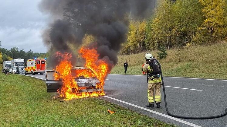 Autobrand auf der B22