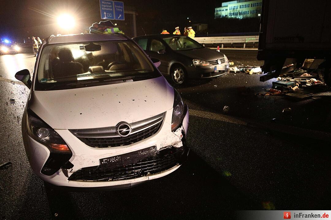 Kleintransporter prallt auf A9 auf Stauende – Ein Toter, ein Schwerverletzter