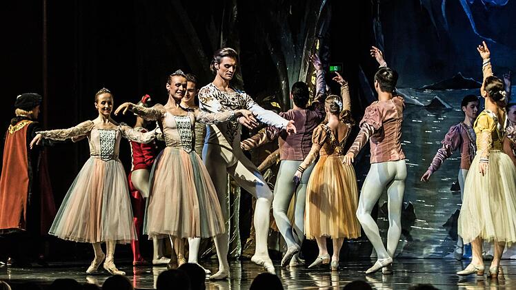 Impressionen vom "Schwanensee"-Gastspiel im Coburger Kongresshaus.Foto: Jochen Berger