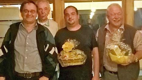 Siegerehrung des Oktoberfestkönigs beim SV Rennsteig Steinbach am Wald (von links): Matthias Korn, Heribert Fröba, Oktoberfestkönig Christian Maier und Zweitplatzierter Vinzenz Neubauer  Foto: K.- H. Hofmann