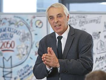 Manfred Riederle vom Bayerischen Städtetag während seines Impulsvortrags bei der Denkwerkstatt am Samstag Foto: Barbara Herbst