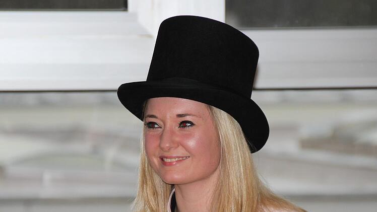 Mit Charme, Tatkraft und Zylinder  hat es Ramona Brehm zur "Miss Handwerk" geschafft.Foto: Oliver Schmidt